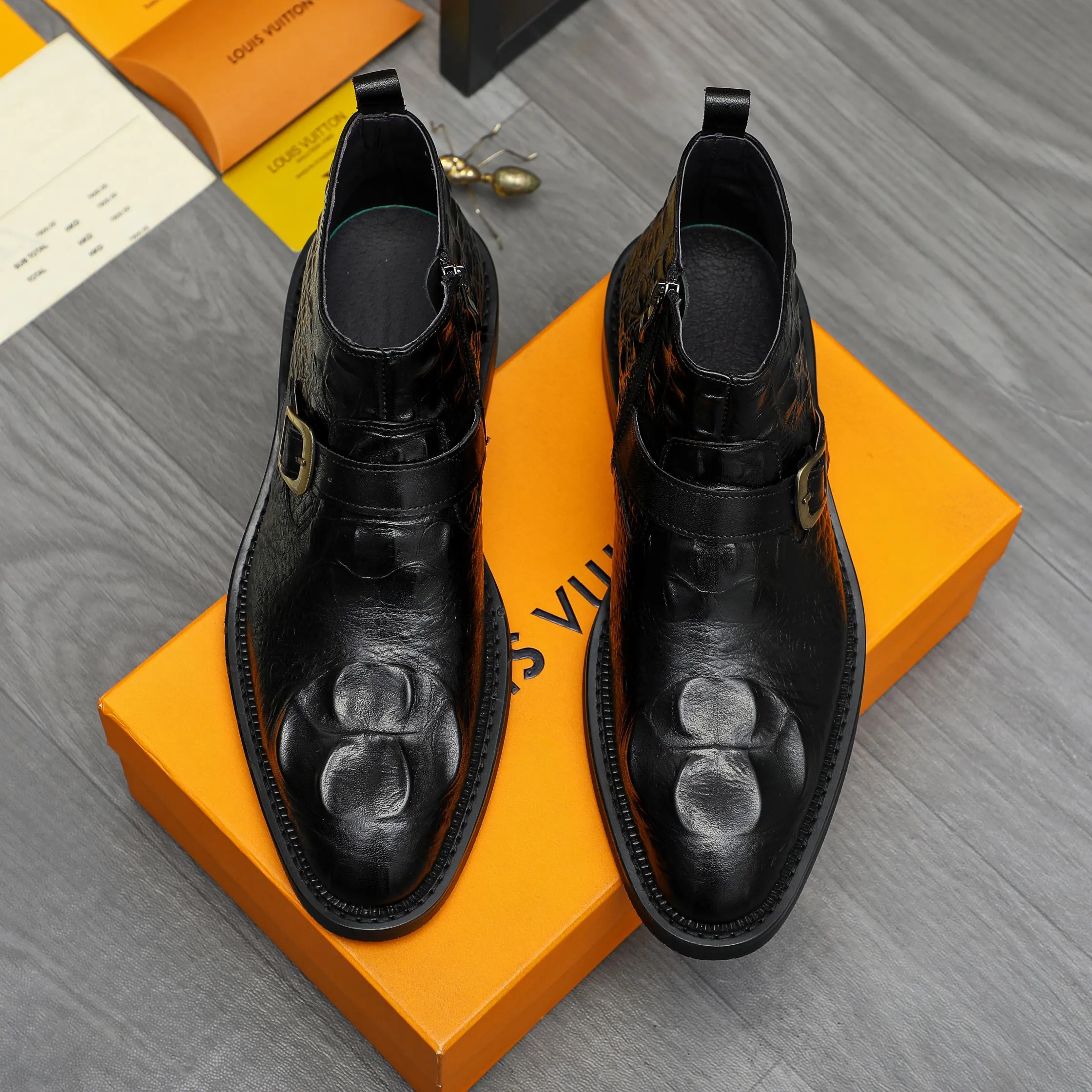 Men's shoes 💰p620 Product trademark: LV "Louis Vuitton" high-top business leather shoes Regular size: 37-46 (37.46 custom-made, non-returnable) Product materials: Selected crocodile pattern cowhide upper, pigskin lining, rubber outsole